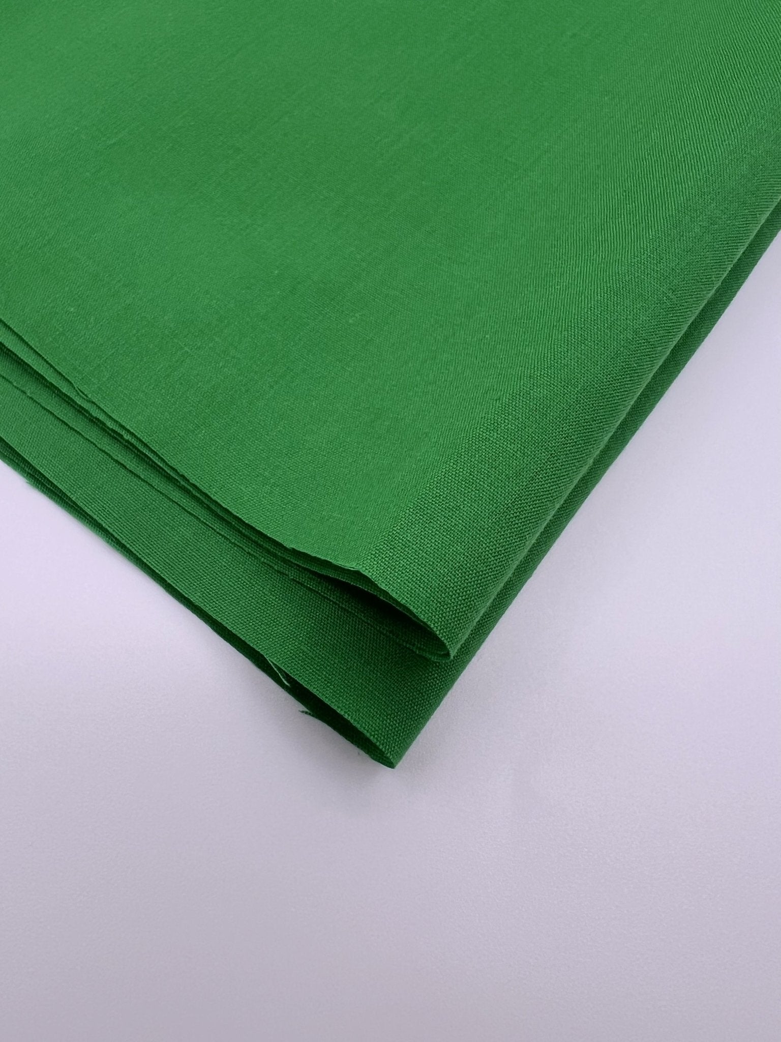 Poly Cotton Fabric for Sewing | Broadcloth Fabric | Kelly Green - EOVEA